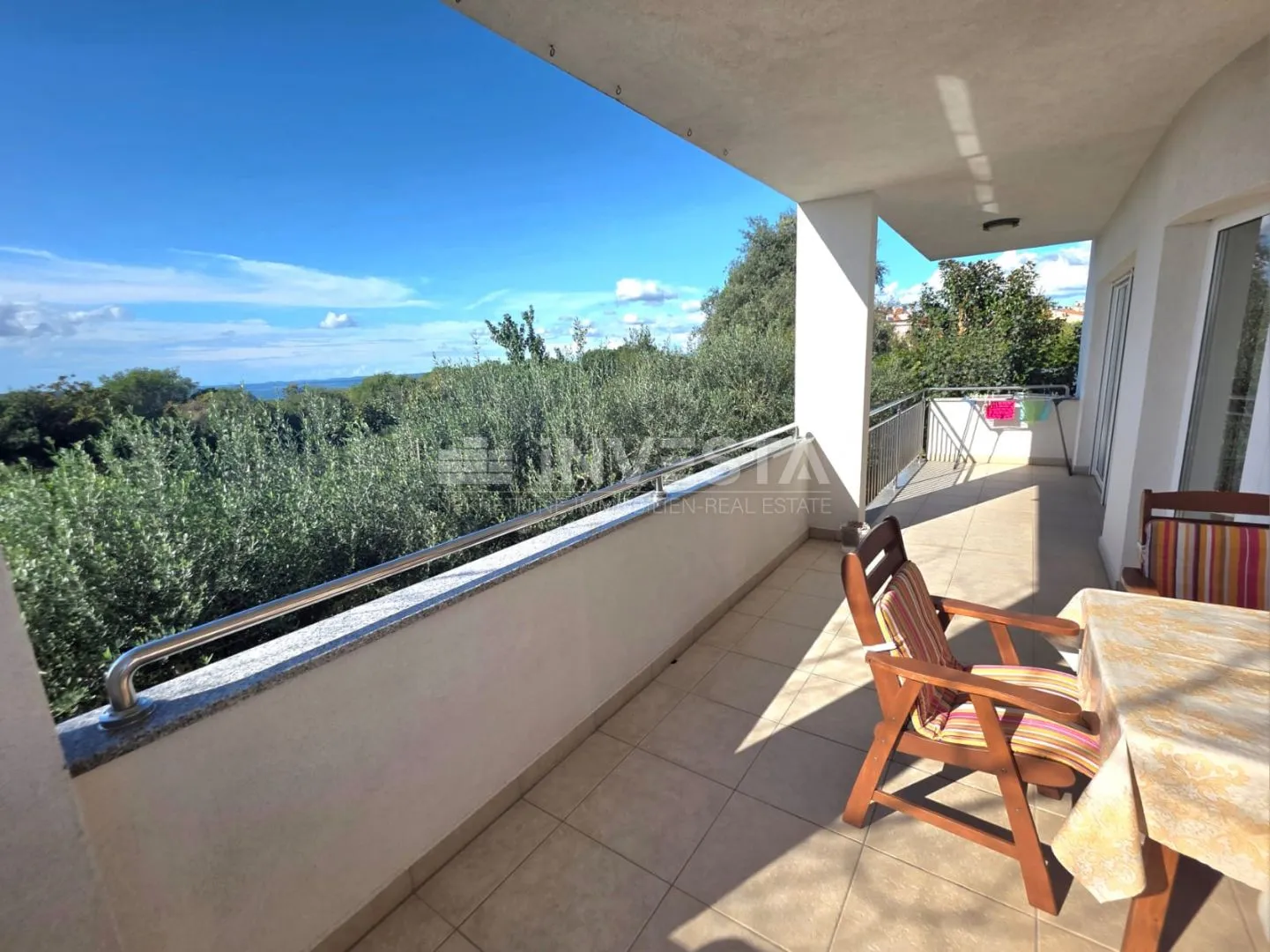 stan u prizemlju manje zgrade, pogled na more, 1 km od plaže - slika 7