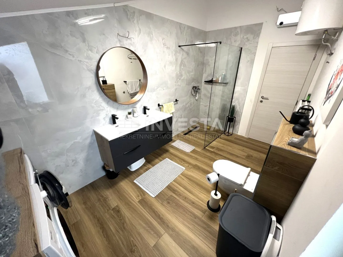 pula, veli vrh trosoban stan površine 114 m² - slika 17