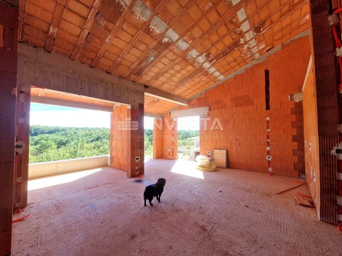 kuća s bazenom i otvorenim pogledom na prirodu, mirno okruženje - slika 28