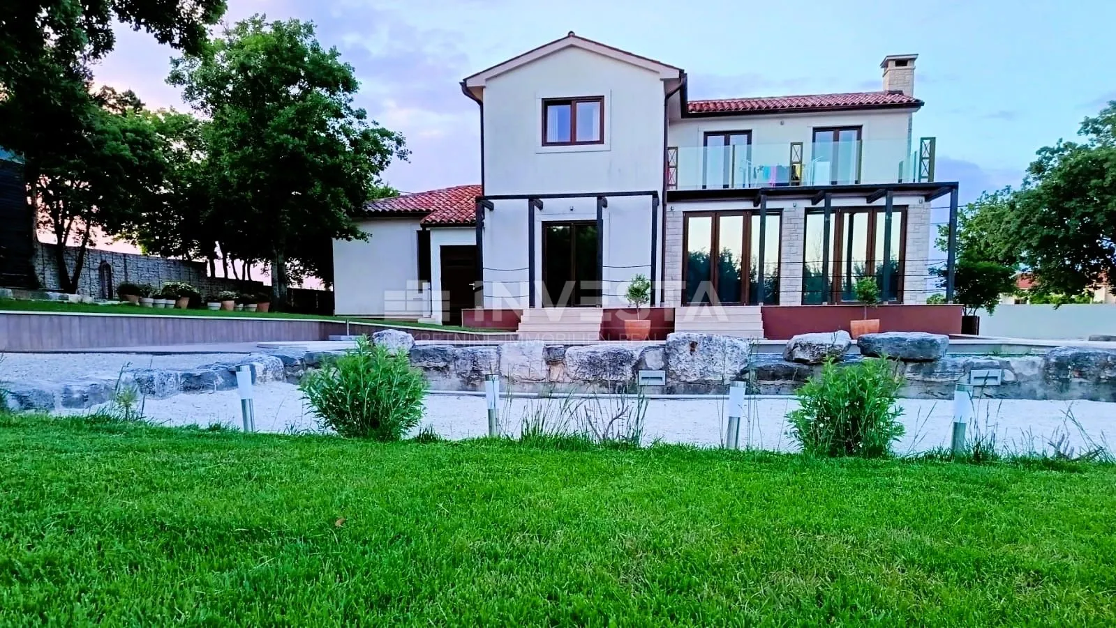 barban, moderna samostojeća vila s bazenom, 1800m2 okućnice - slika 18