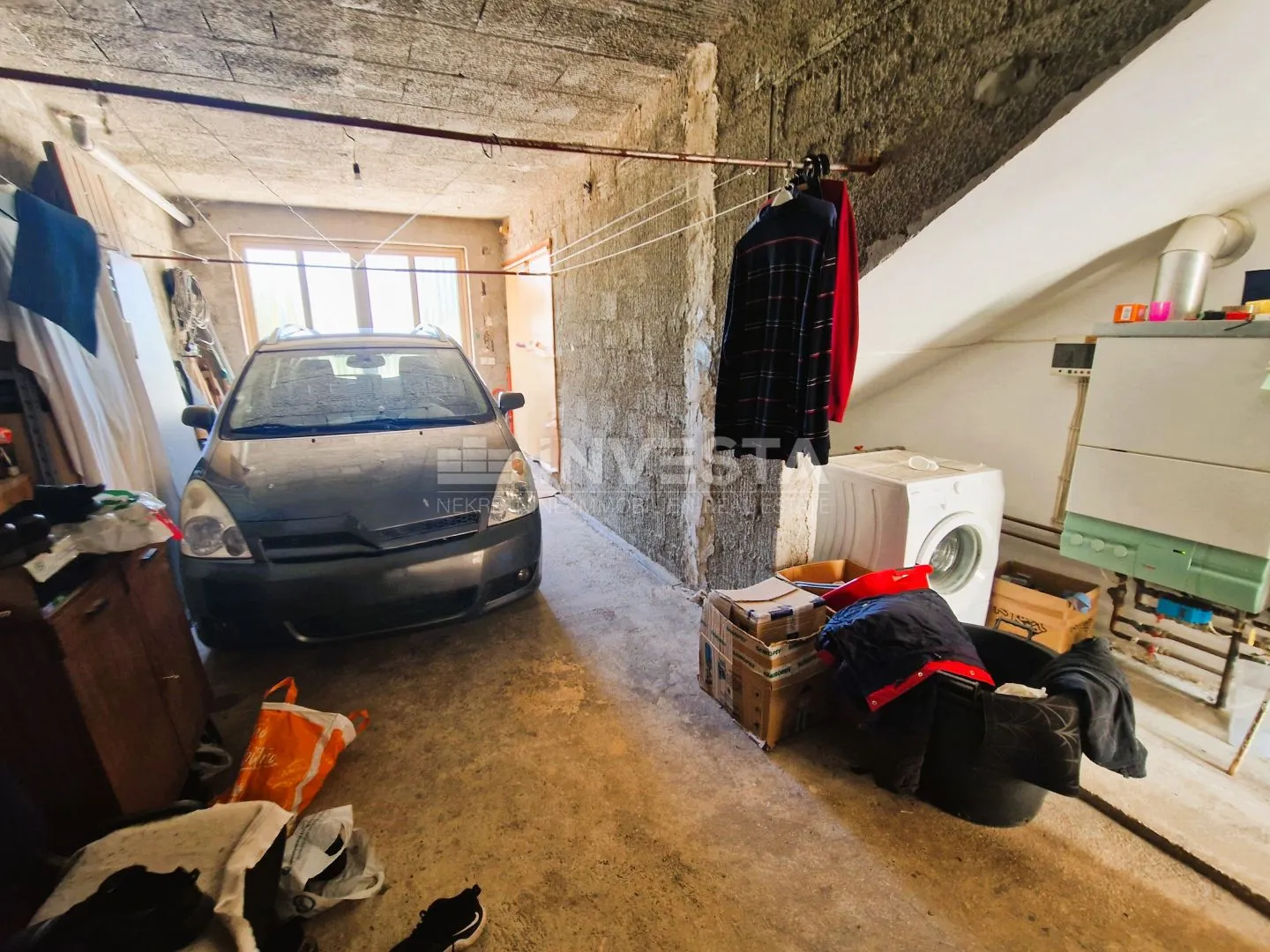 kuća sa 6 stambenih jedinica - blizina mora - slika 26