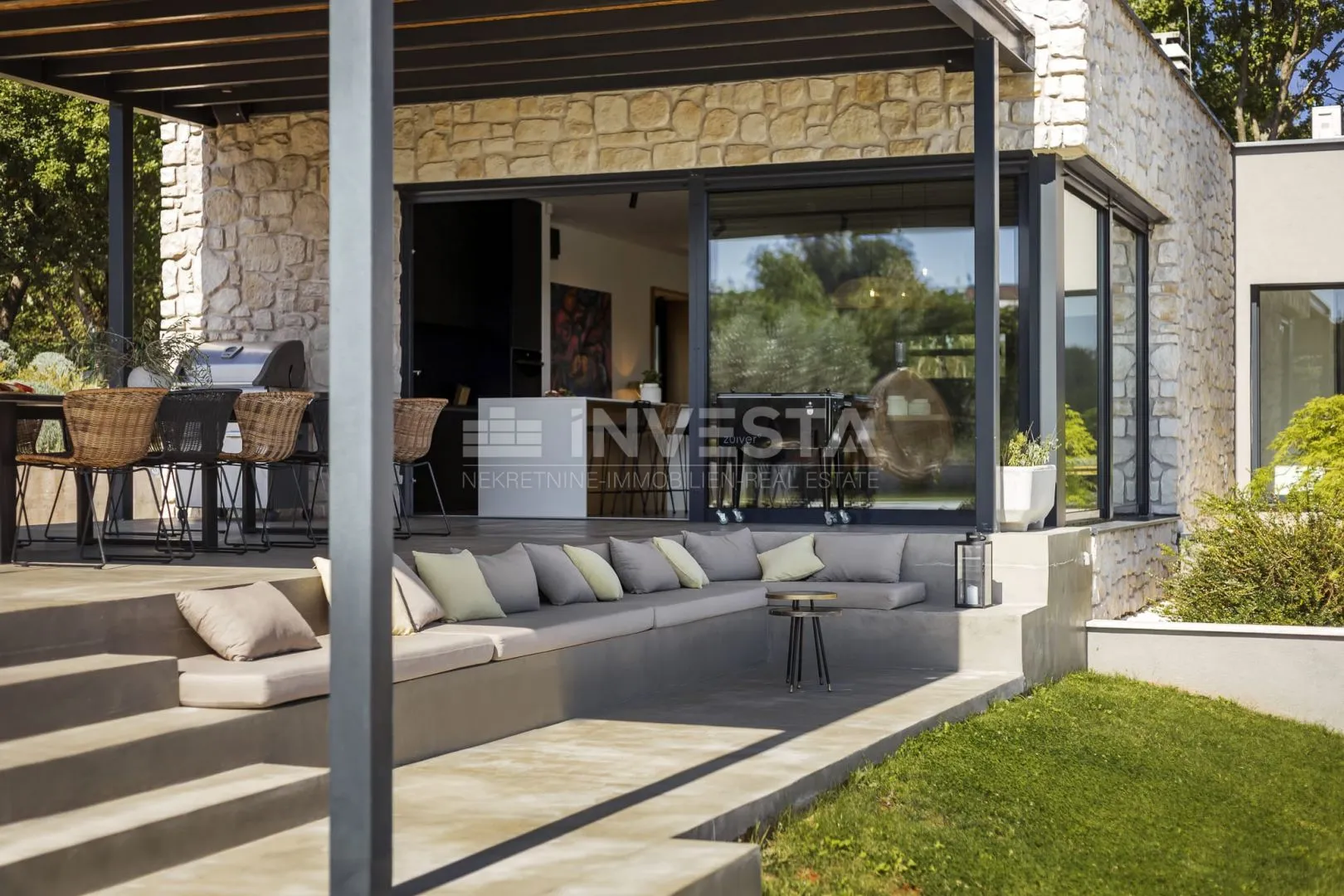 moderna vila s prostranom okućnicom - slika 8