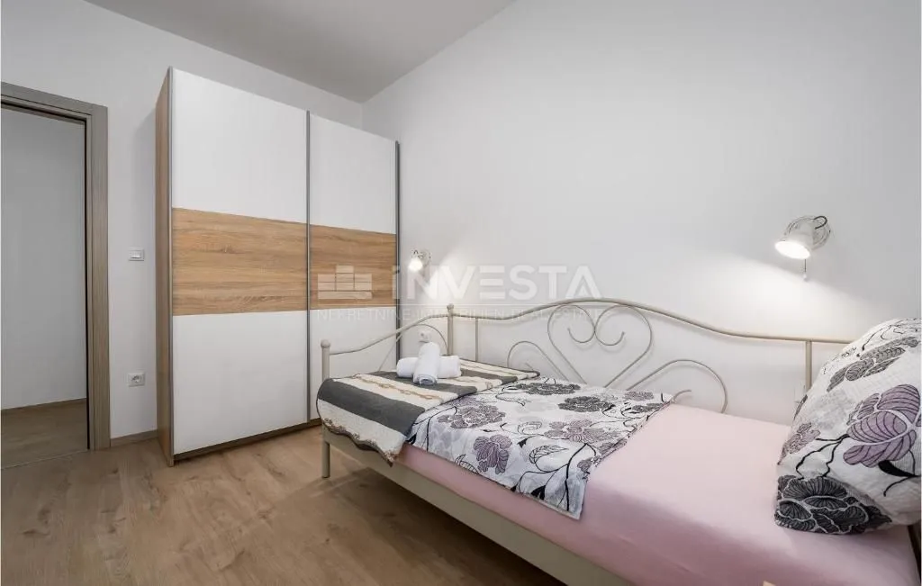 fažana, prostrana vila blizu mora sa 3 stana, pomoćni objekt, bazen - slika 22