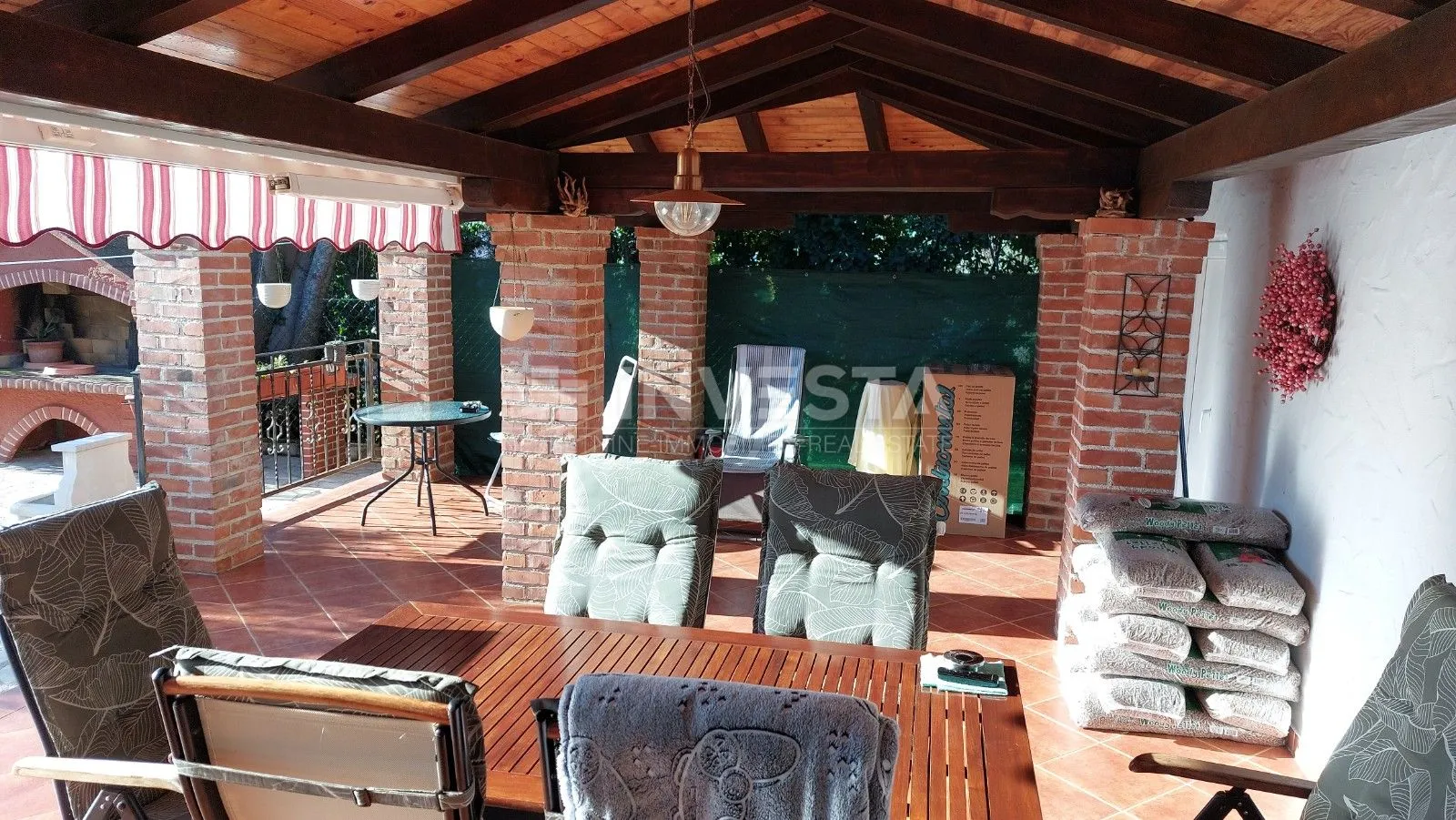 dvojna kuća sa dva stana i pogledom na more - slika 13