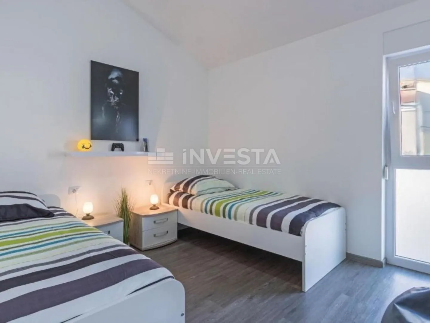 vila sa bazenom, pogledom na more i dodatnim apartmanom - slika 28