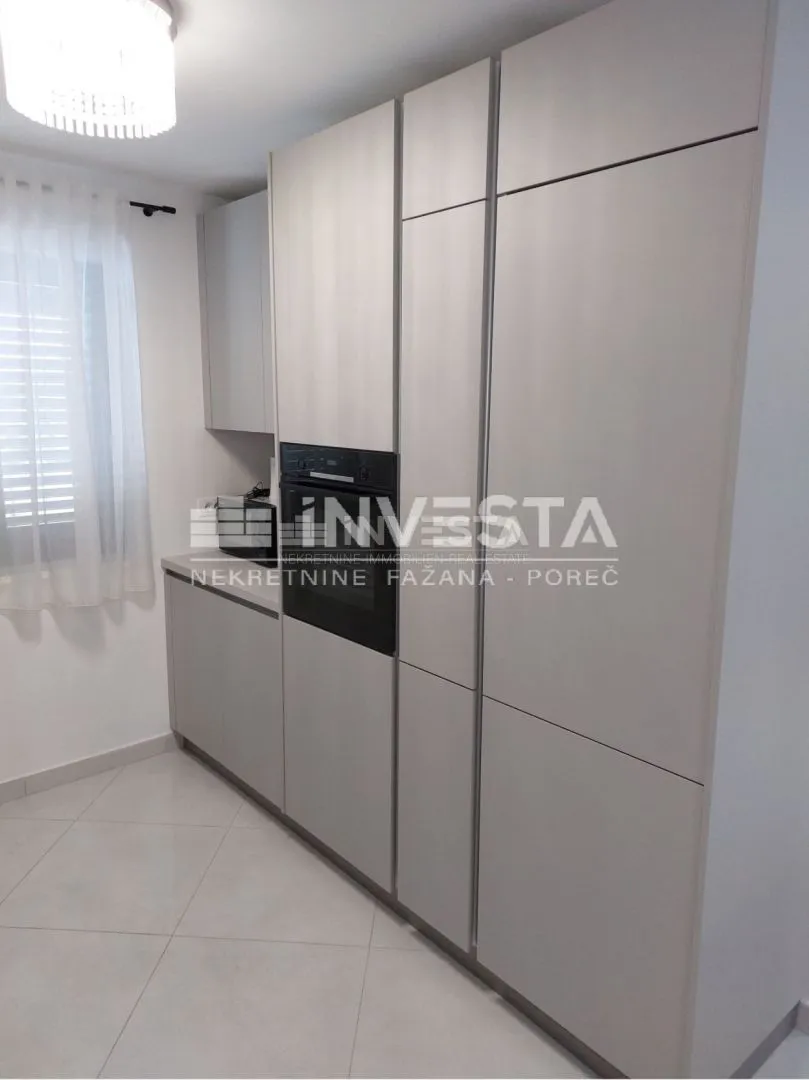 poreč okolica, moderno uređena vila dvojnica s bazenom, novogradnja - slika 15