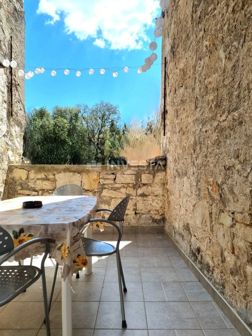 pula, strogi centar, kuća s 3 stana + poslovni prostor, pogled more - slika 22