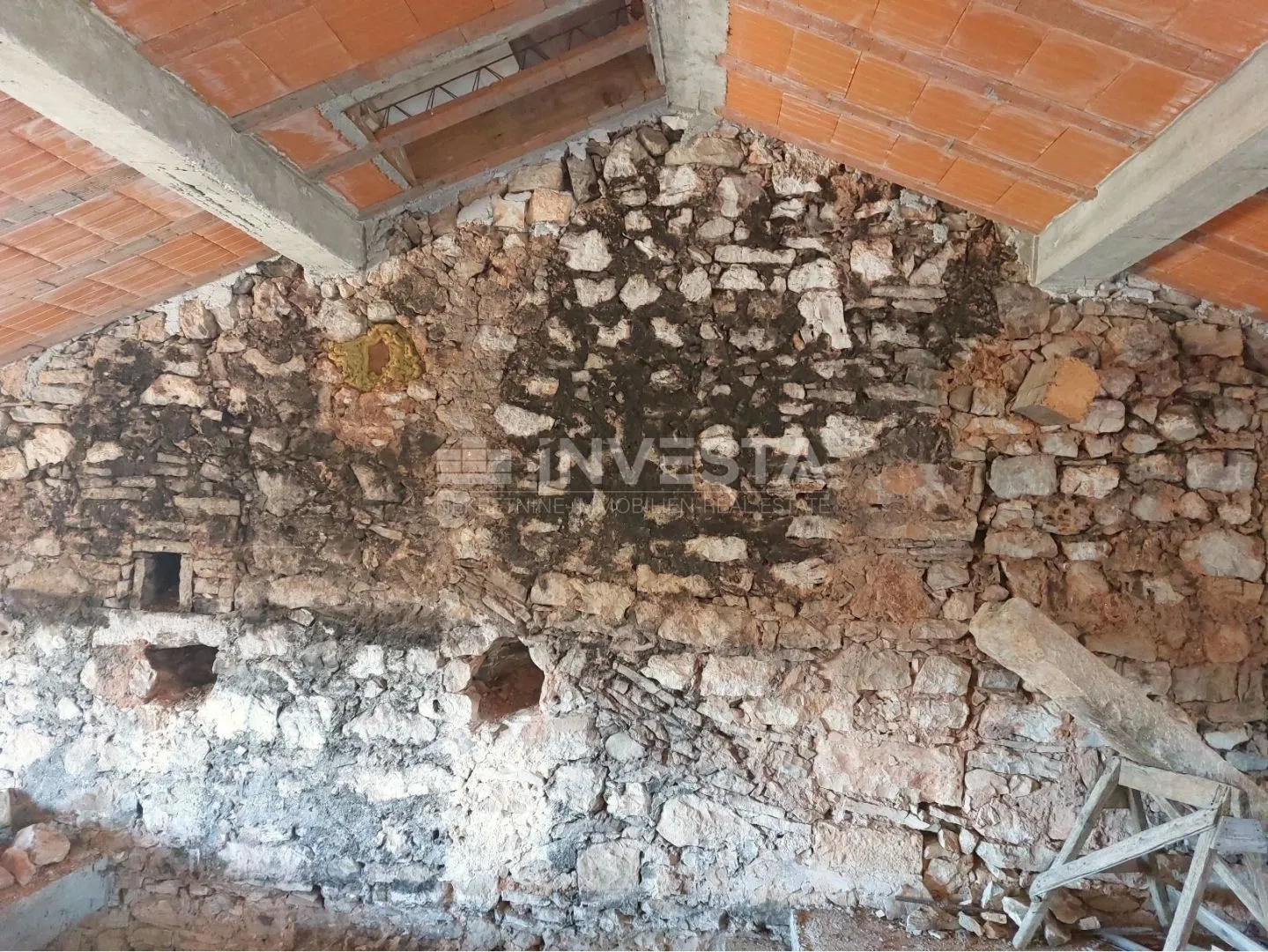 okolica poreča, kamena kuća u nizu za adaptaciju sa 250m2 okućnice - slika 17