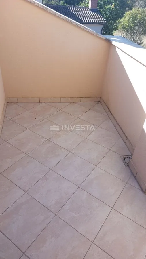 kuća sa bazenom na mirnoj lokaciji - slika 35