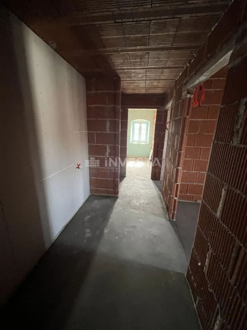 višnjan, kamena kuća -započeta renovacija - slika 13