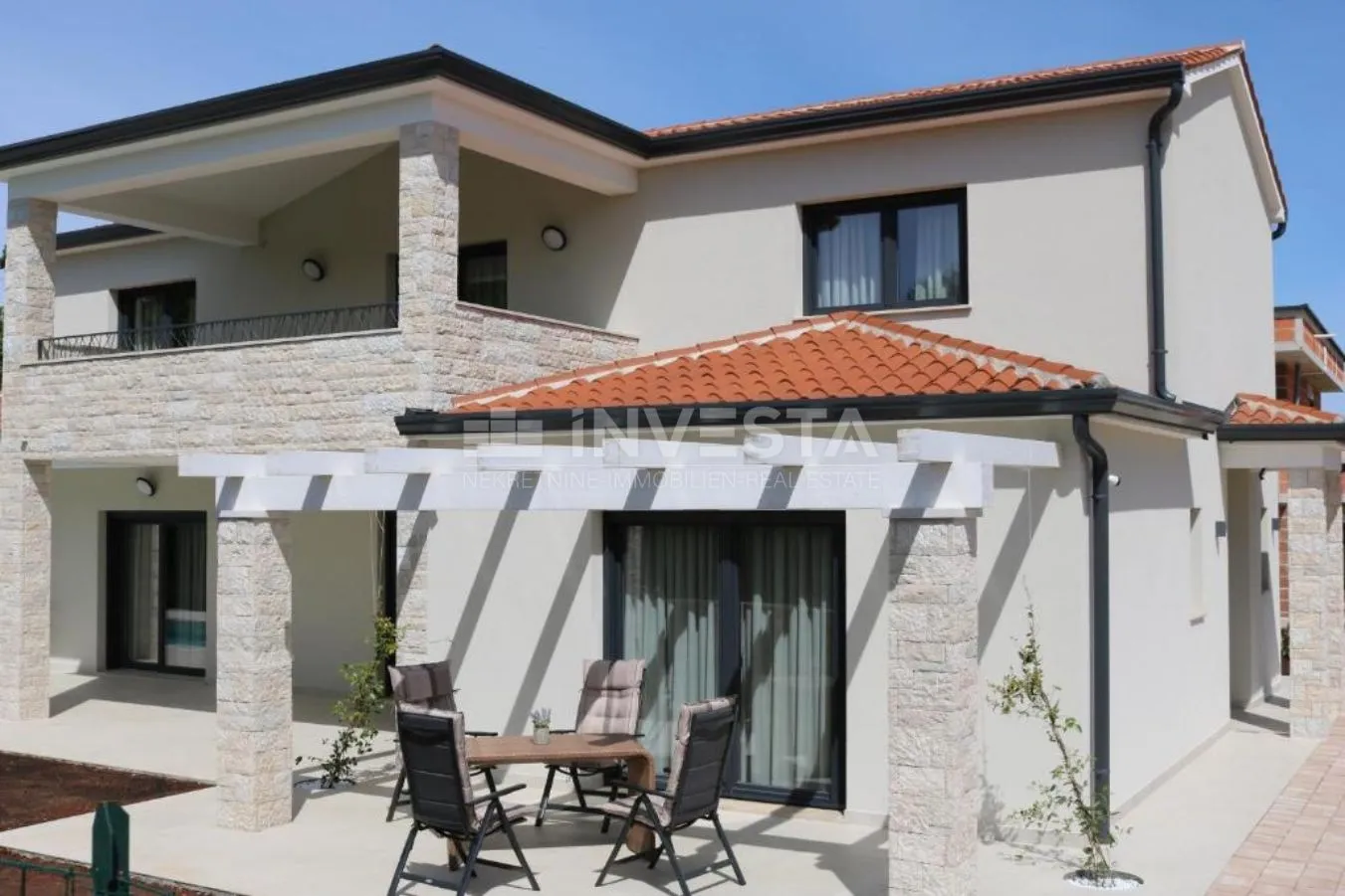poreč, moderno uređena vila na top lokaciji - slika 2