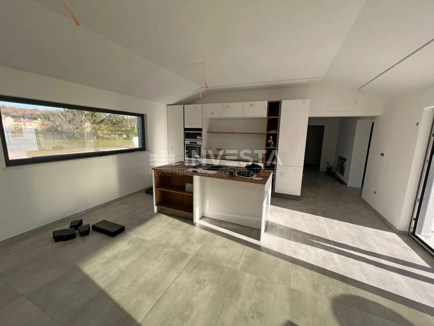 okolica labina, novosagrađena moderna prizemnica, 137 m2, 3ss - slika 11