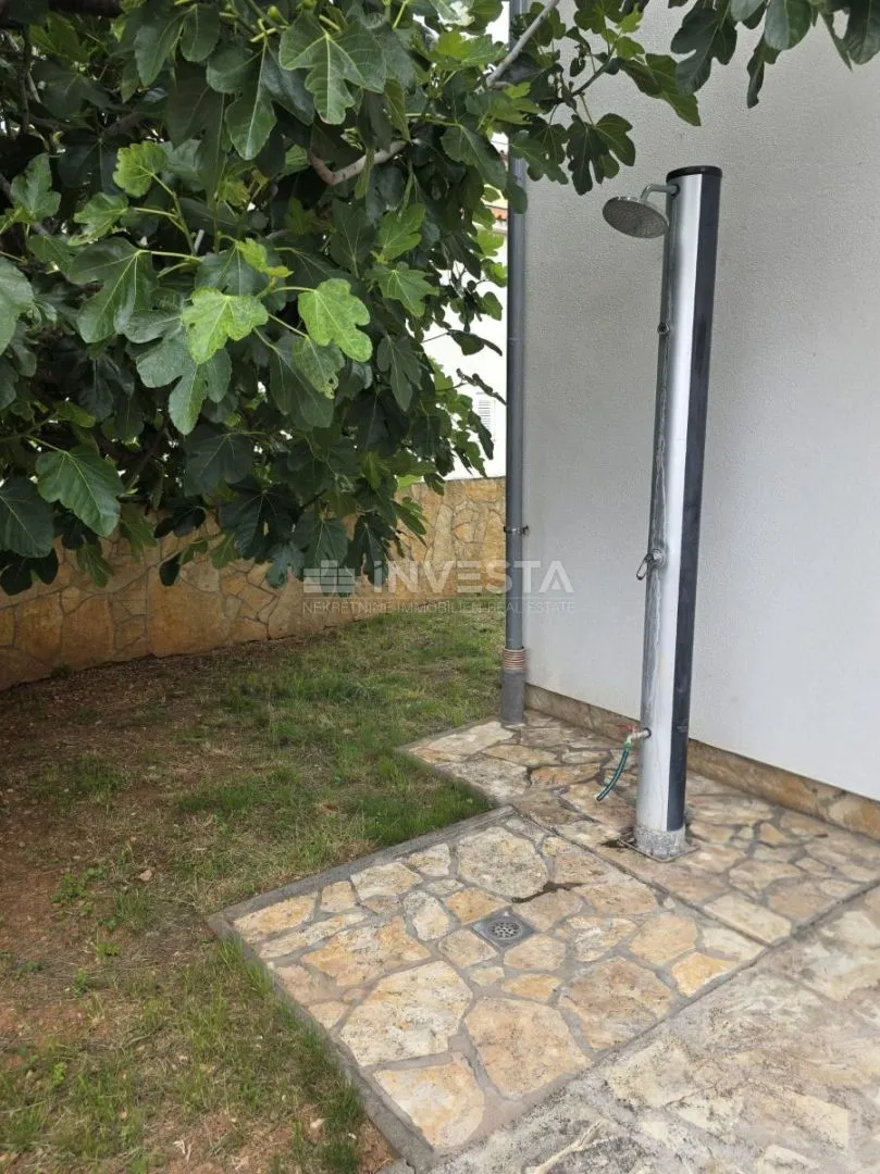 odlična lokacija! namještena kuća na par koraka od mora u medulinu - slika 8