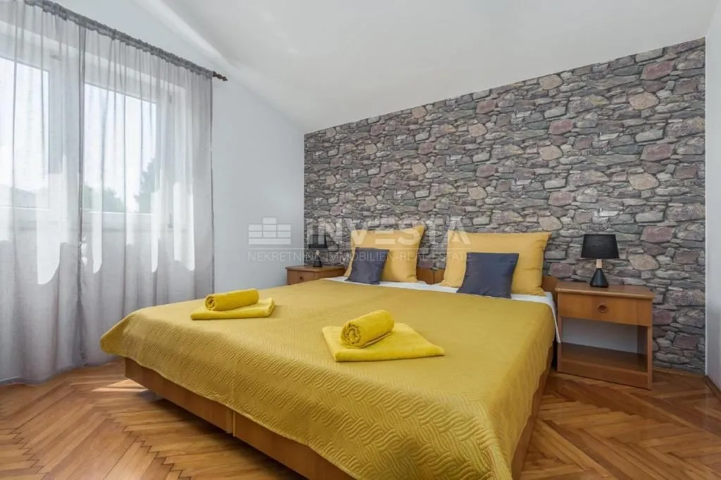 kuća sa 6 stambenih jedinica - blizina mora - slika 6