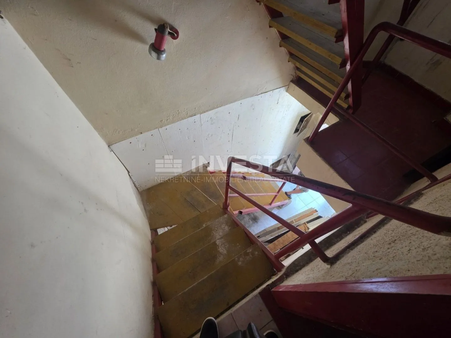 vodnjan centar – troetažni stan s terasom i mogućnošću izvedbe do tri apartmana - slika 3