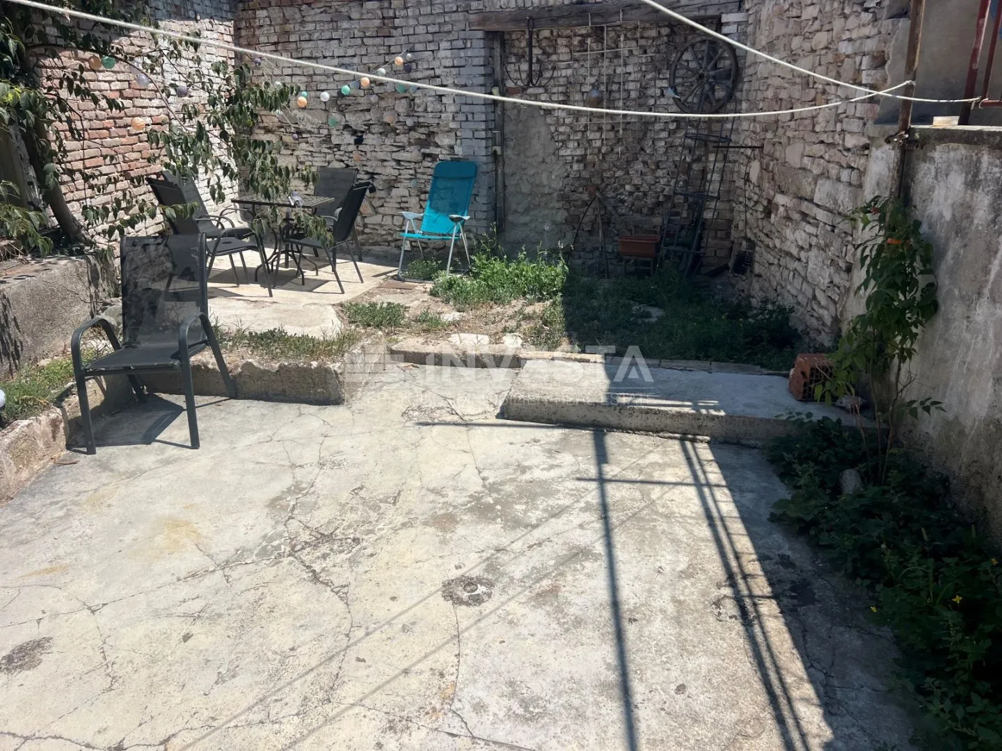 pula, stan u manjoj zgradi na prvome katu blizu arene - slika 24