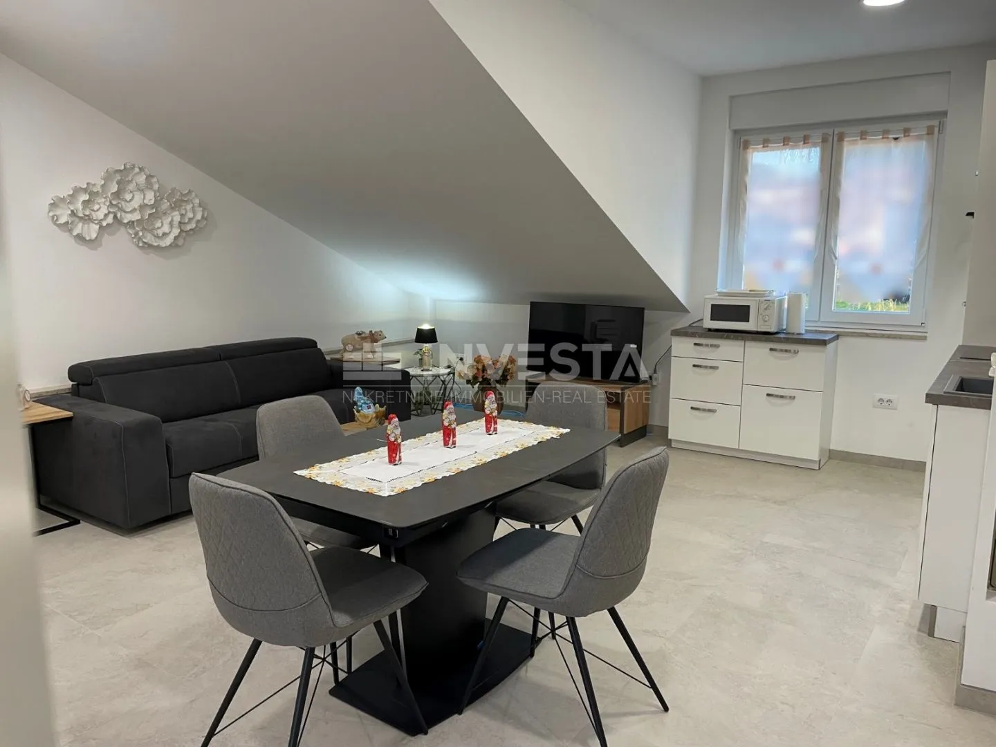 pula centar, dva nova namještena stana i garaža - slika 21