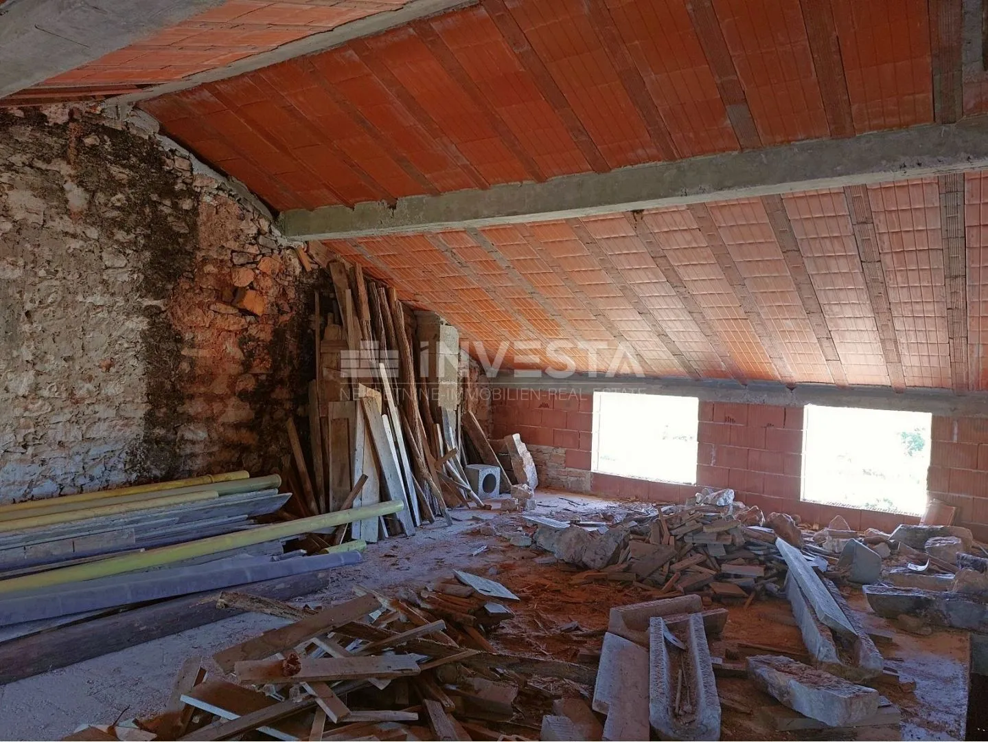 okolica poreča, kamena kuća u nizu za adaptaciju sa 250m2 okućnice - slika 16