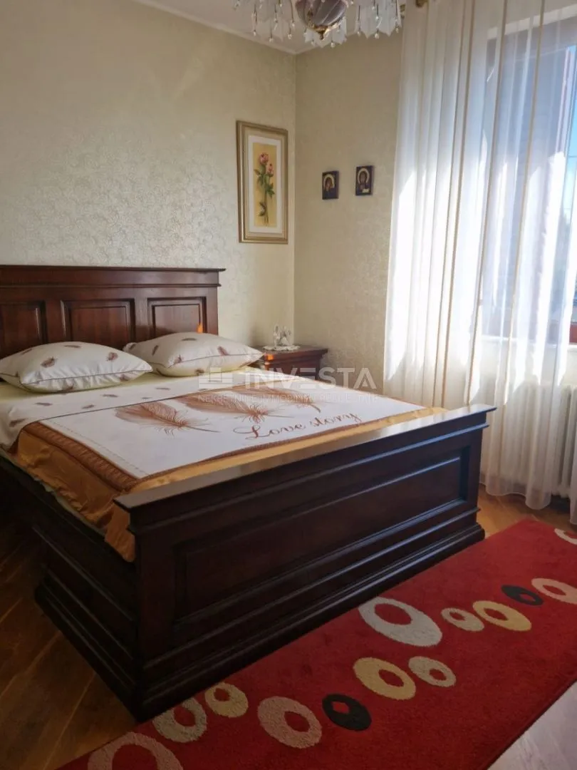 prvi red do mora – vila s dvije stambene jedinice i uređenom okućnicom - slika 4