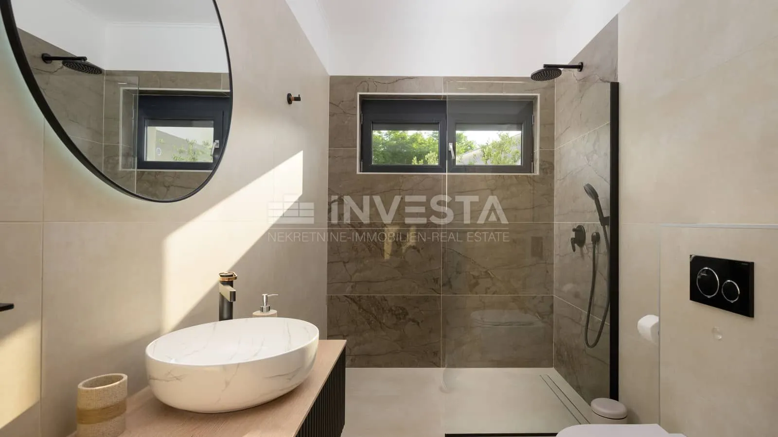 moderna vila s bazenom i privatnošću – blizu rovinja - slika 33