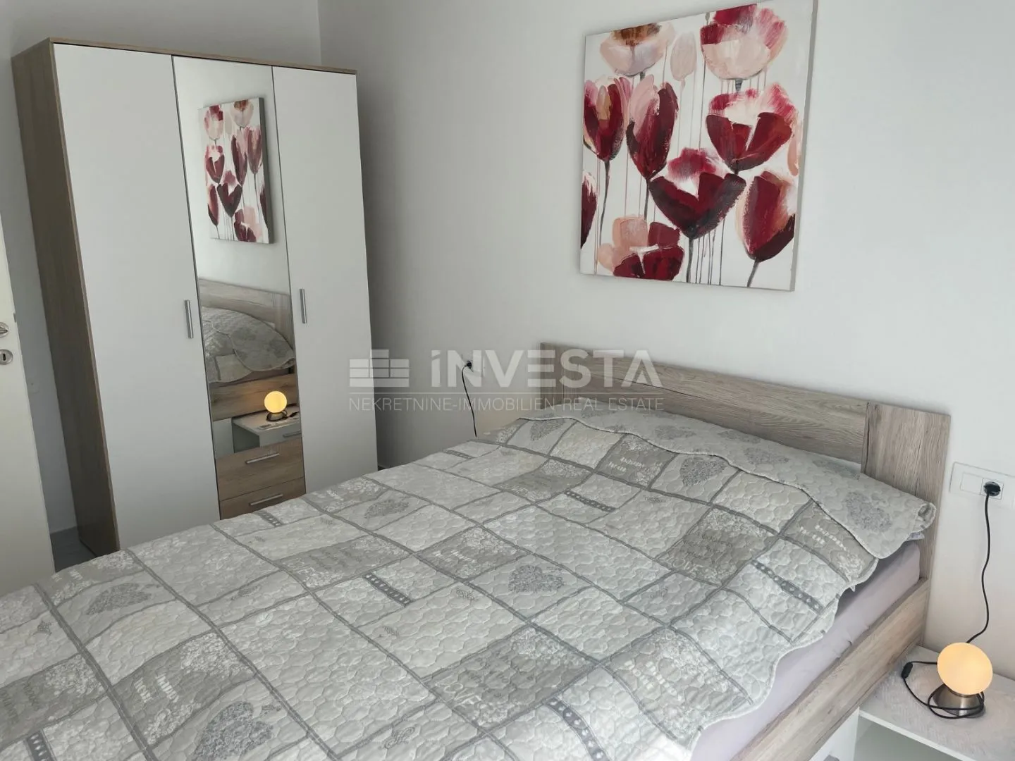 pula centar, novi stan 1.kat, veliko dvorište s kućicom i garaža - slika 5