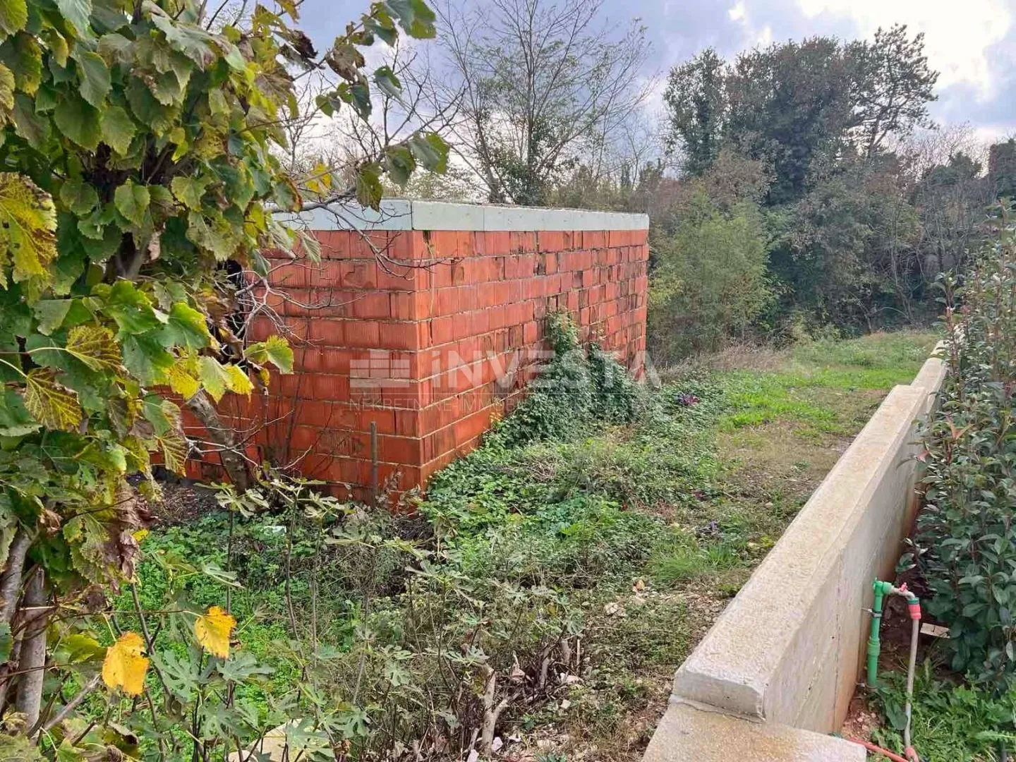 okolica krnice, građevinsko zemljište sa započetom gradnjom - slika 5
