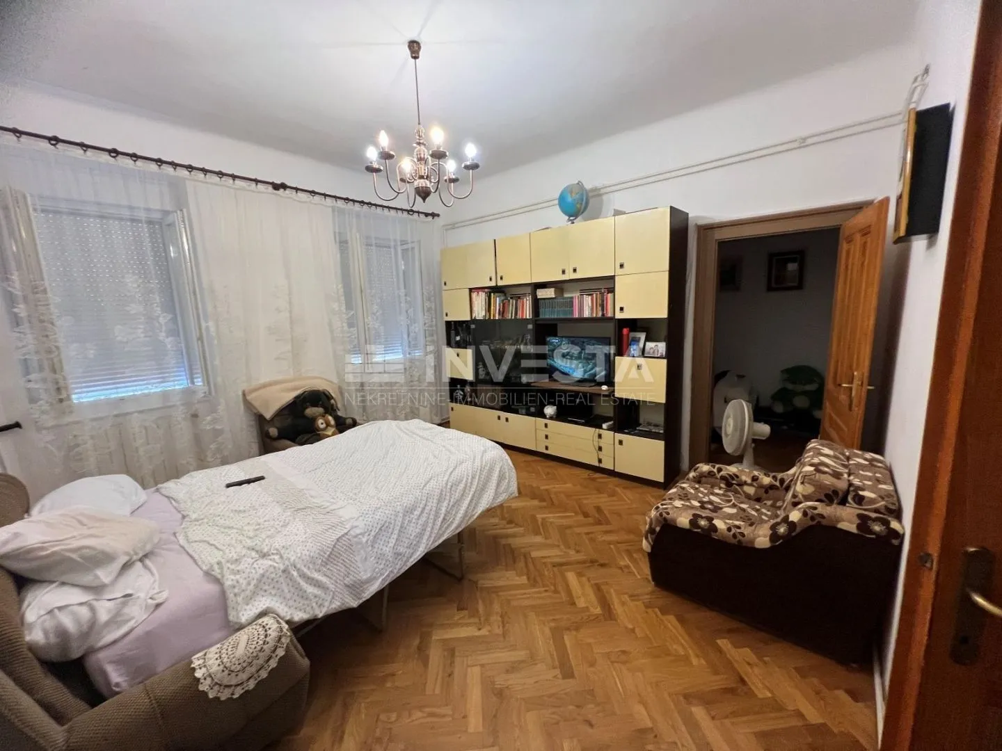 pula centar, prostrani stan 87m2, velika terasa, 3 spavaće - slika 9
