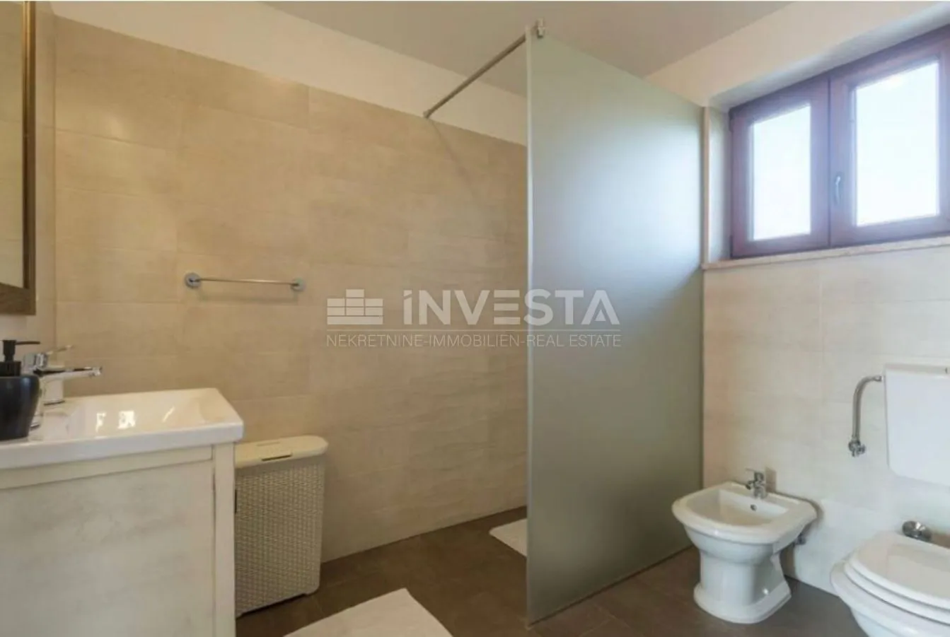 vila sa bazenom - slika 33