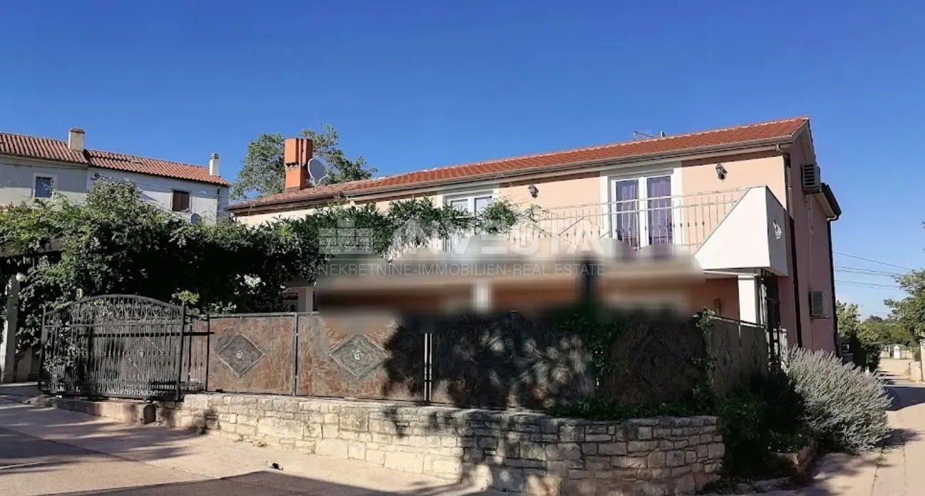Momjan, Kuća sa 2 stambene jedinice i bazenom - Momjan, Buje