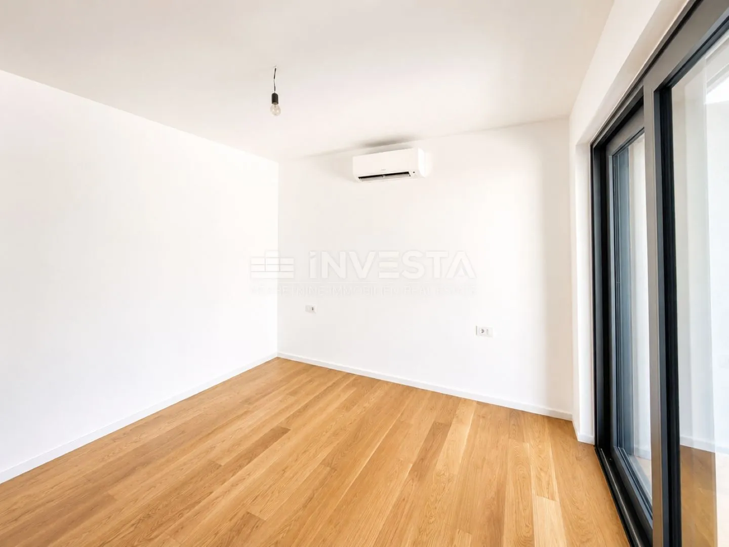 medulin, impozantna vila uz more s krovnom terasom - slika 28
