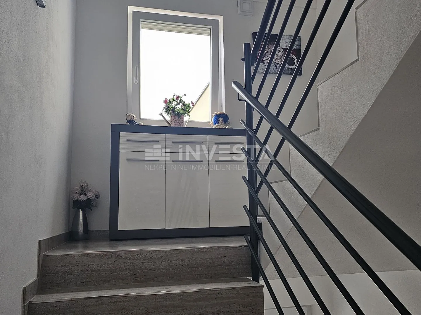 pula centar, dva nova namještena stana i garaža - slika 17