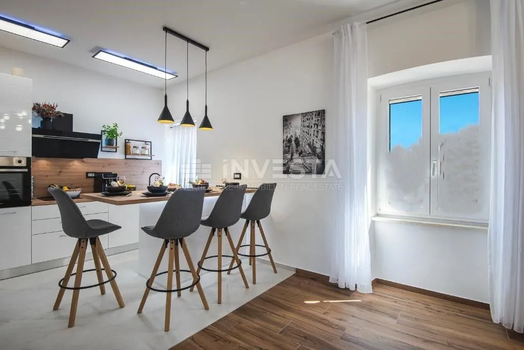 pula, dvosoban renoviran stana u centru - slika 6