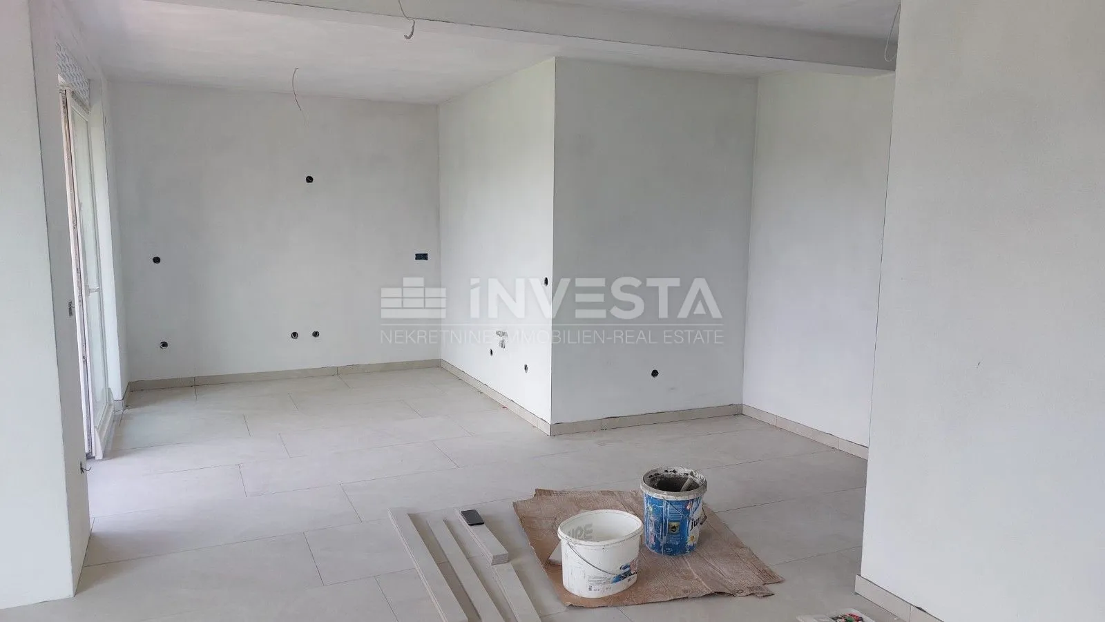 poreč okolica, komforan stan u novogradnji s vrtom - slika 13