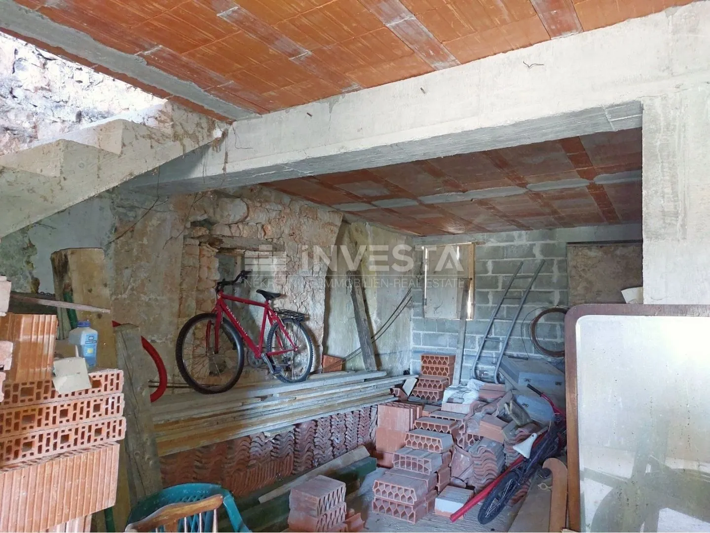 okolica poreča, kamena kuća u nizu za adaptaciju sa 250m2 okućnice - slika 12