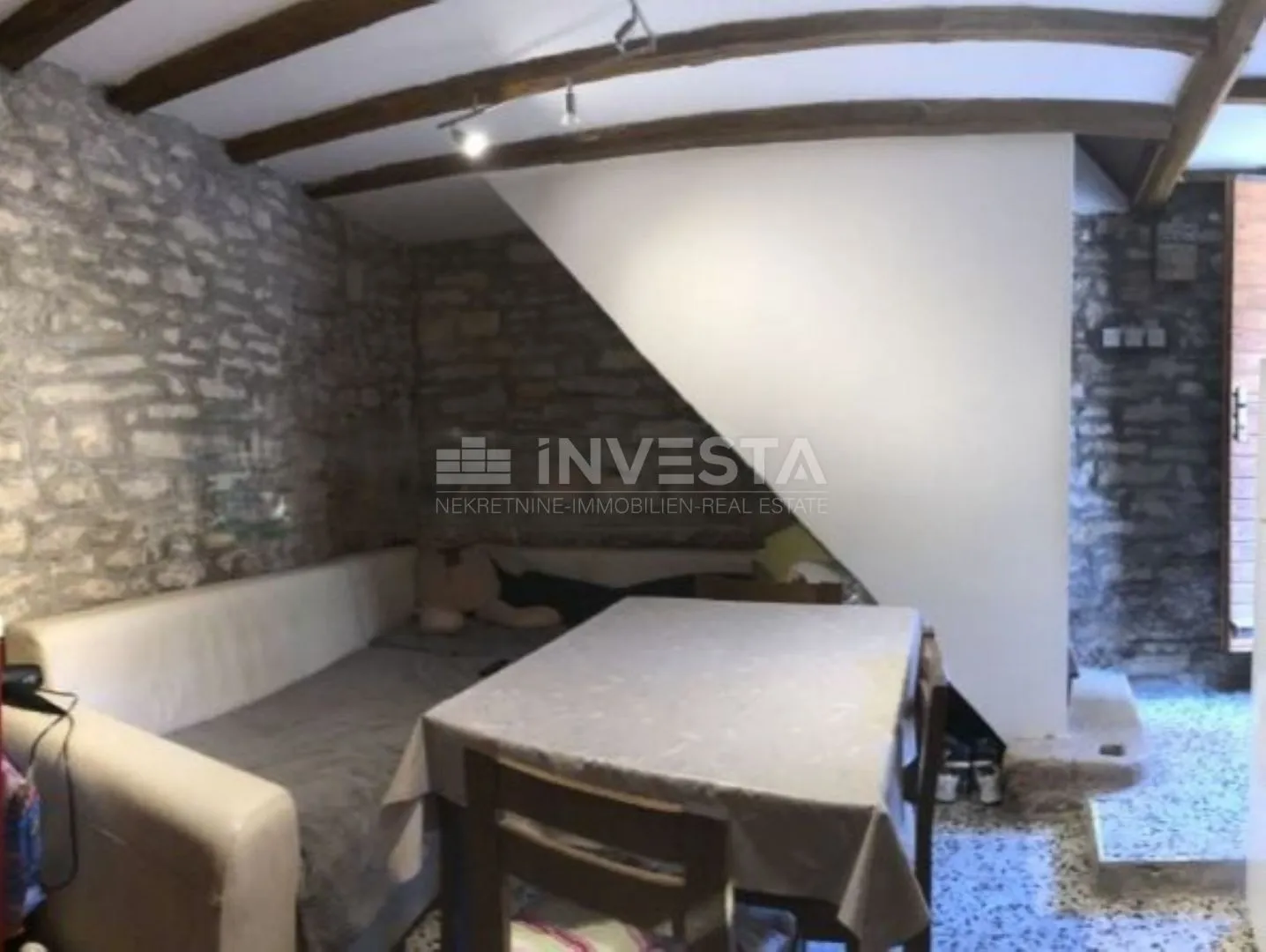 bale, autohtona kamena kuća, idealna za život i investiciju - slika 2