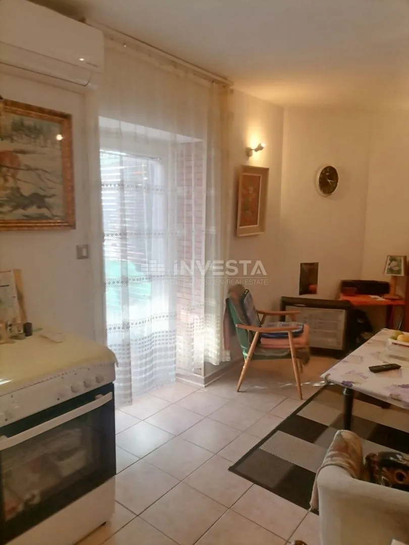 poreč, centar, dvosoban stan na pješačkoj udaljenosti od tržnice, 68m2 - slika 2