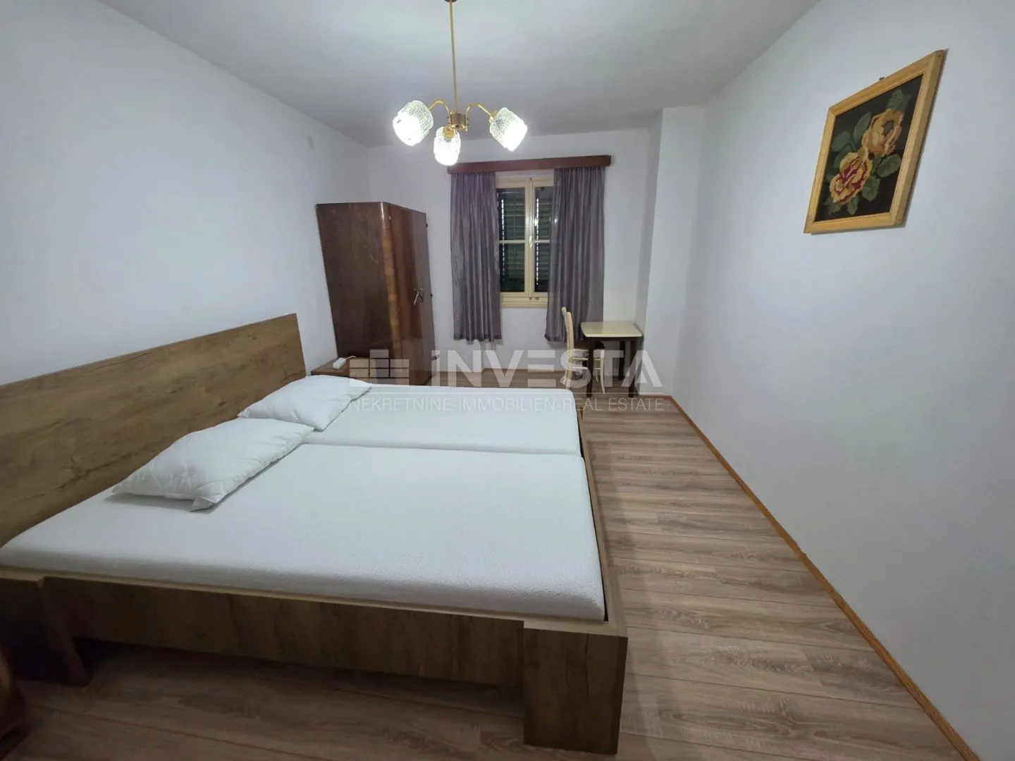adaptirana kuća u nizu sa 3 spavaće sobe i dvorištem - slika 10