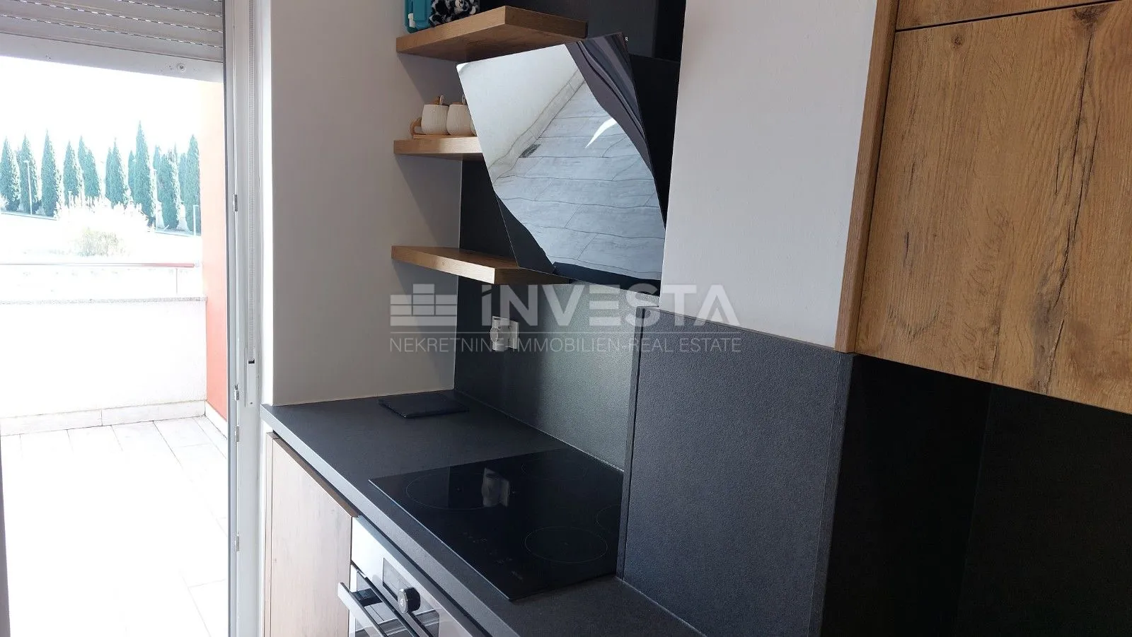 predivan stan u centru umaga 150 m od mora - slika 10
