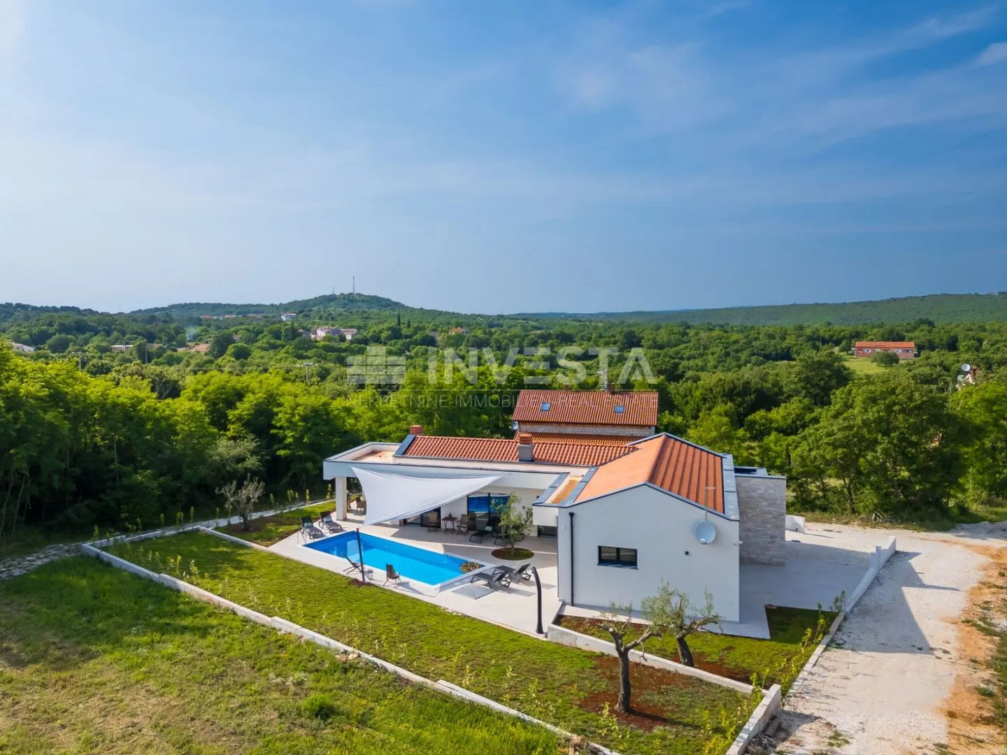 moderna vila s bazenom i privatnošću – blizu rovinja - slika 36