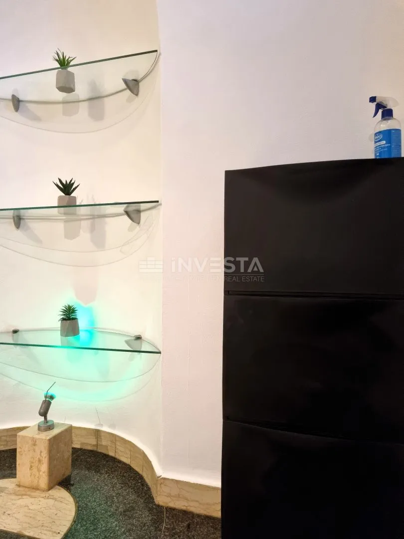 pula, strogi centar, kuća s 3 stana + poslovni prostor, pogled more - slika 9