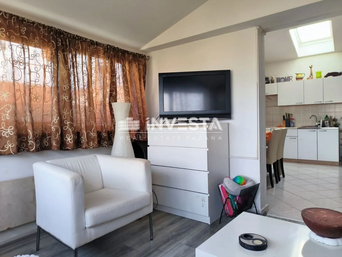 Poreč, dvosoban stan s pogledom na more, 60 m2