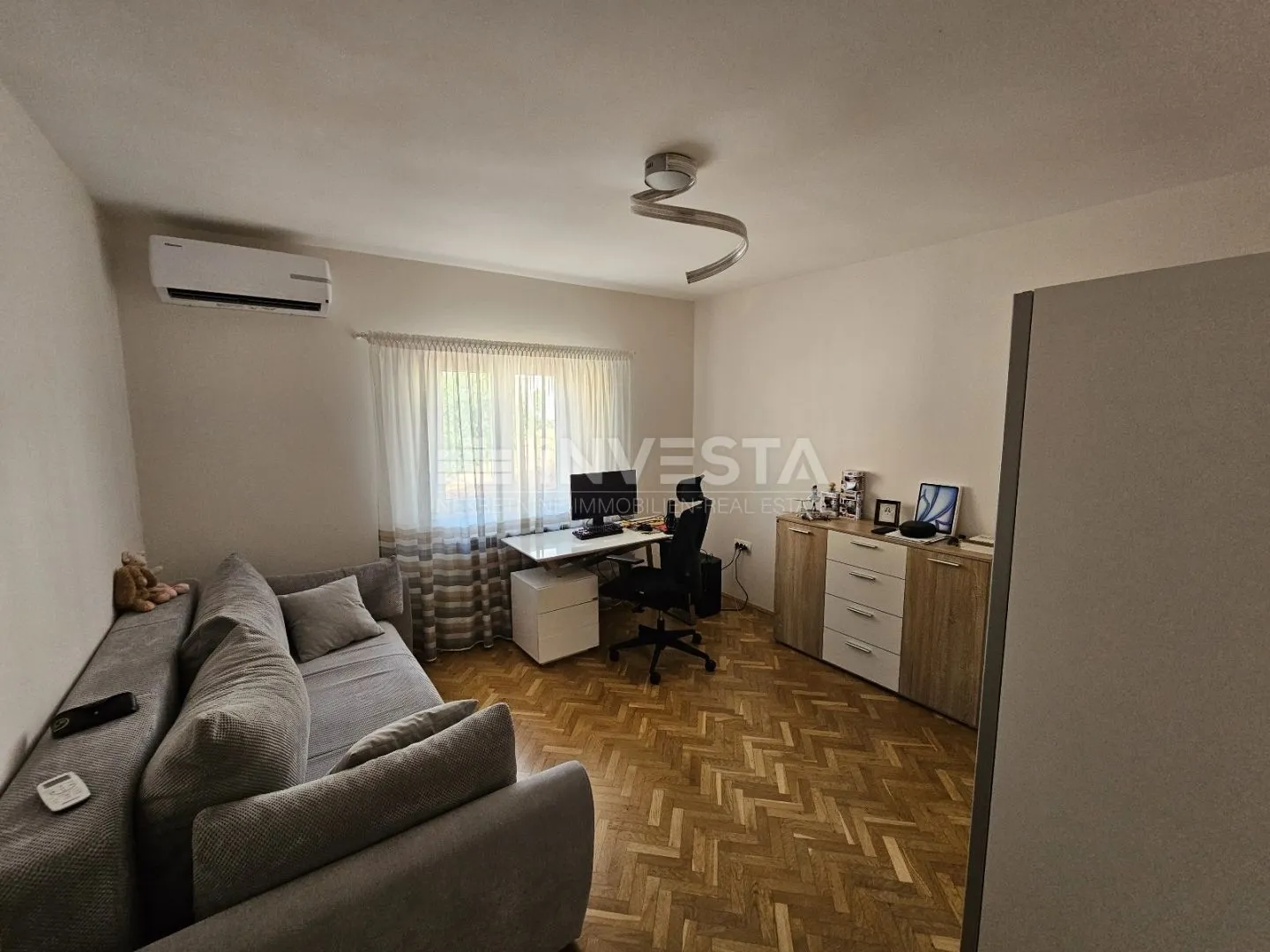ližnjan centar, kuća s tri stana, konobom i garažom - povoljno! - slika 17