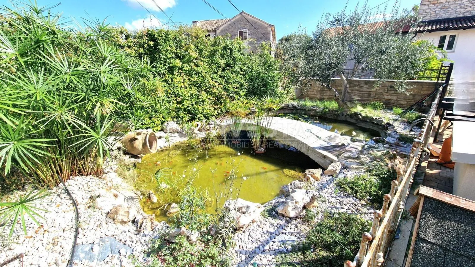 momjan, kuća sa 2 stambene jedinice i bazenom - slika 26