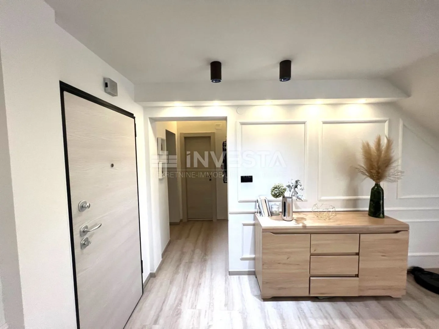 pula, veli vrh trosoban stan površine 114 m² - slika 7