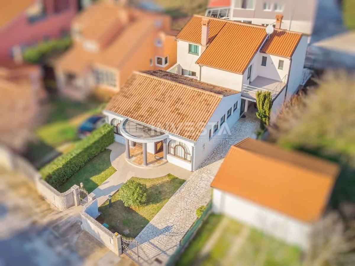luksuzna obiteljska kuća sa poslovnim prostorom - pula centar - slika 35