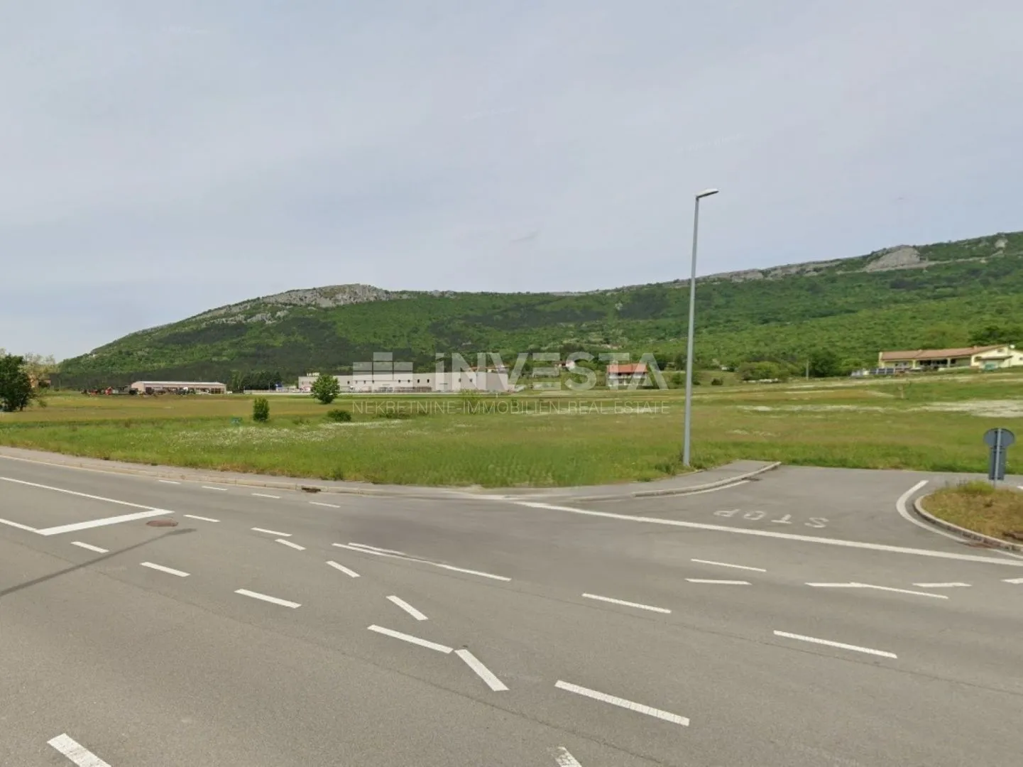buzet - građevinsko zemljište 9575 m2 gospodarske namjene - slika 2