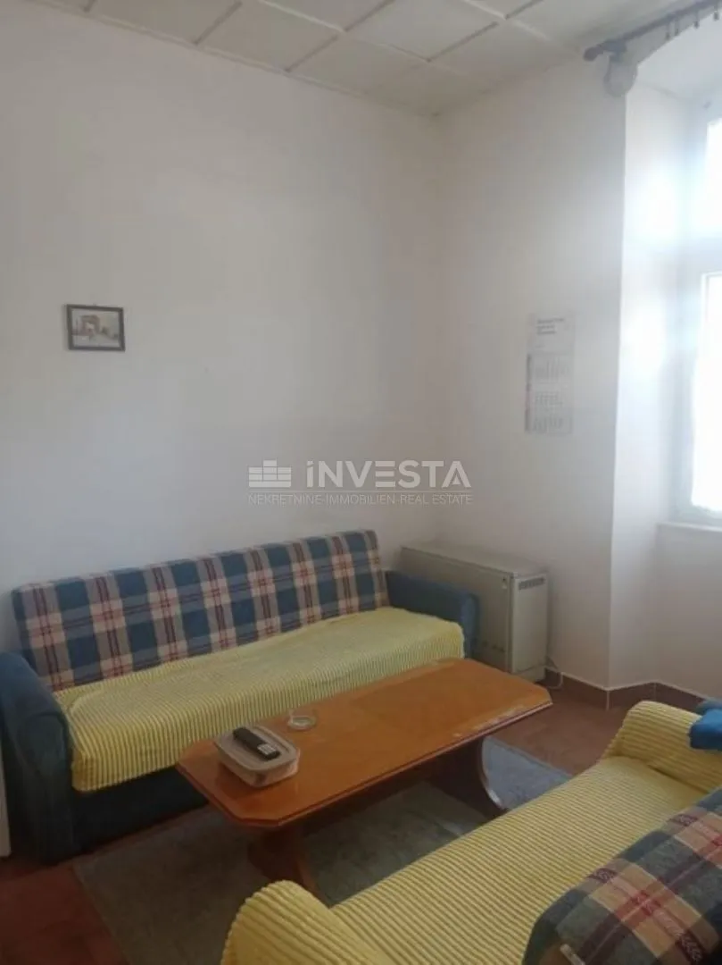 stan sa dva odvojena ulaza i tri stambene jedinice u blizini centra grada - slika 15