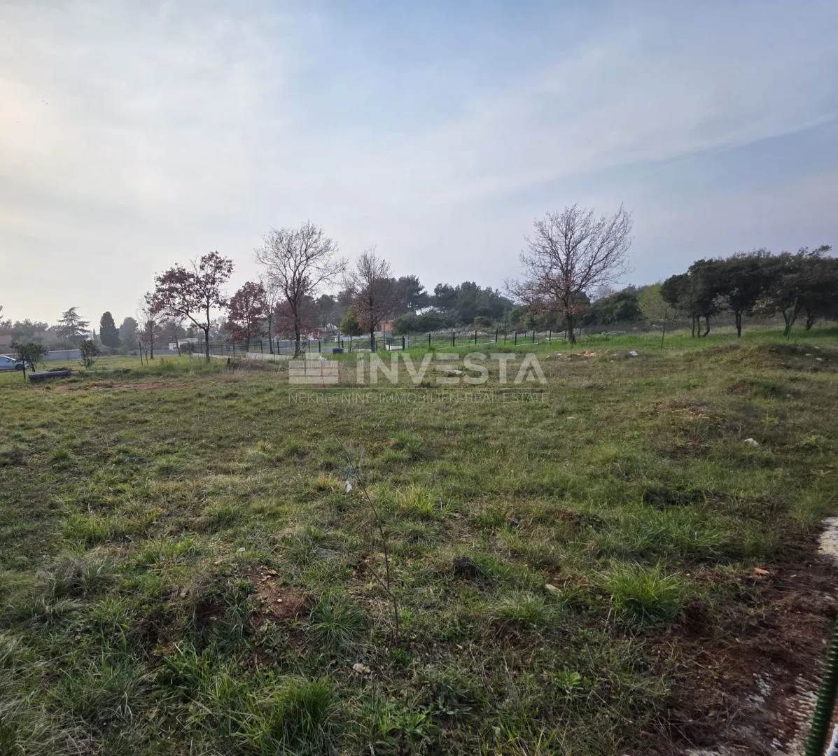 Peroj, atraktivno zemljište 500 m od mora - Peroj, Vodnjan