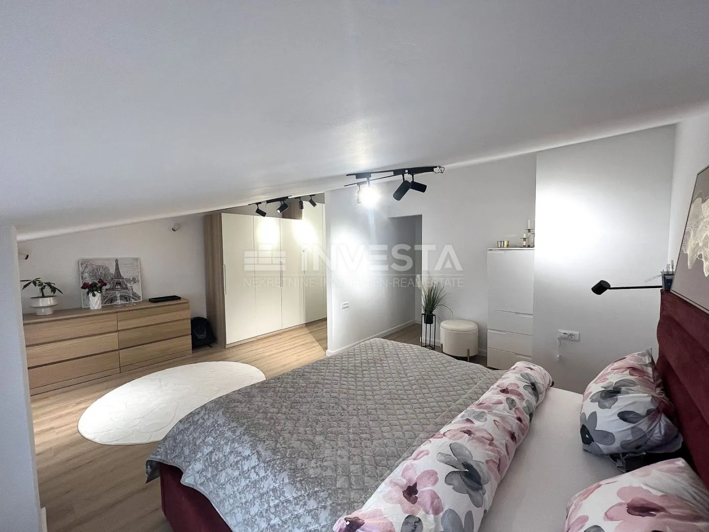 pula, veli vrh trosoban stan površine 114 m² - slika 11