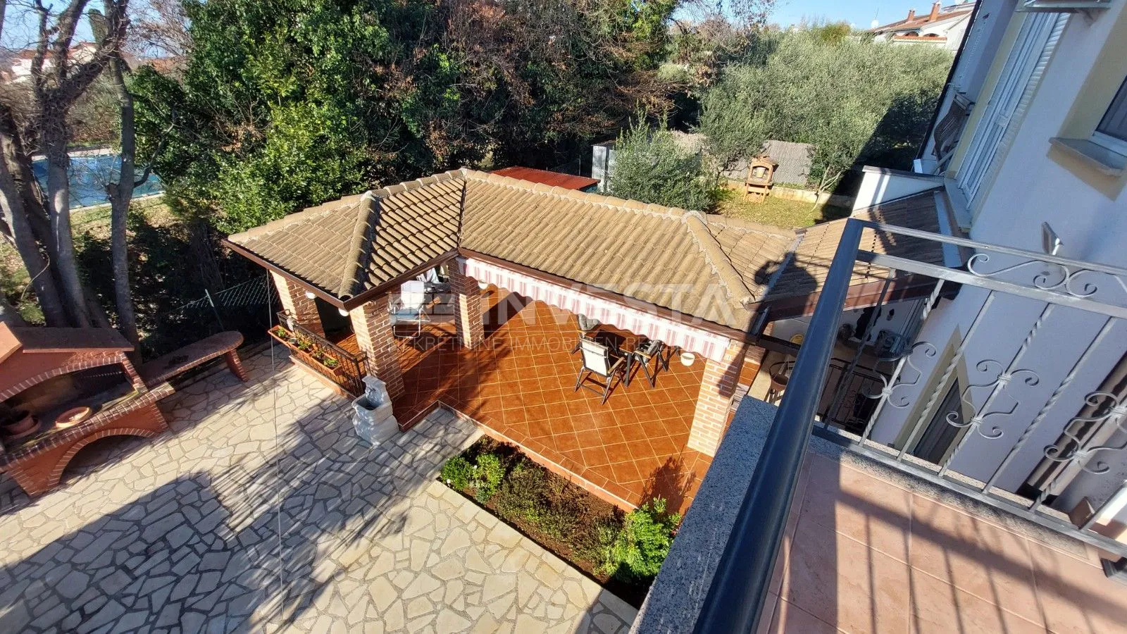 dvojna kuća sa dva stana i pogledom na more - slika 1